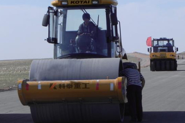 Qinghai-Tibet Highway (Qinghai Section) construction site